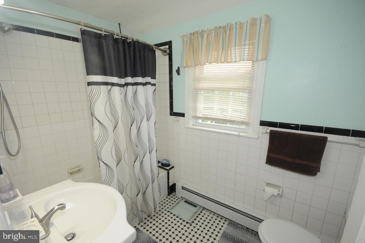 20 Rolling Road Claymont, DE 19703 - Photo 15 of 22 Love this tile!