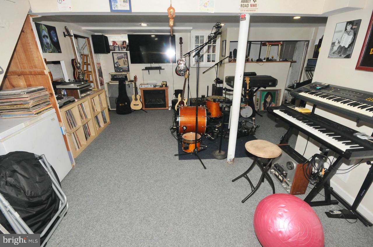 20 Rolling Road Claymont, DE 19703 - Photo 17 of 22 Room for fun in the basement
