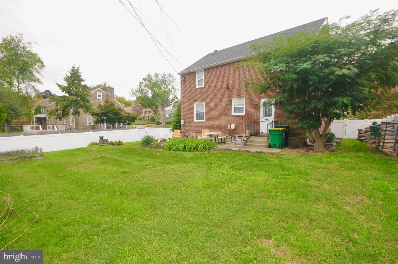 20 Rolling Road Claymont, DE 19703 - Photo 21 of 22 Are you ready for some football?