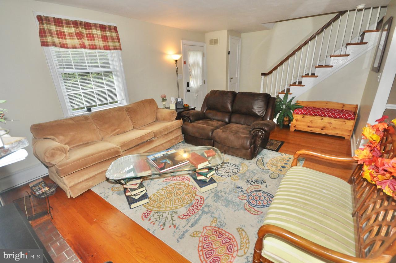20 Rolling Road Claymont, DE 19703 - Photo 4 of 22 Lots of room for Living