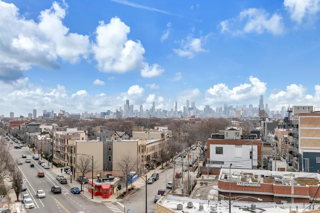 $2,895 | 2406 West Armitage Avenue, Unit 202, Chicago, IL 60647