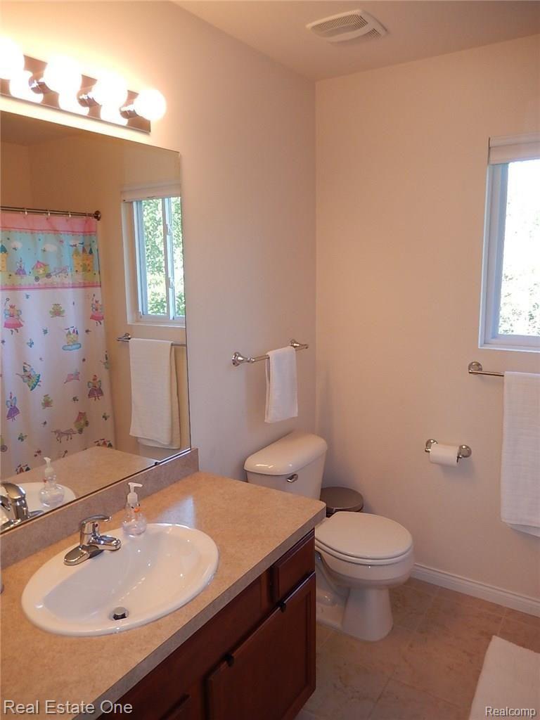3447 Columbia Drive Rochester, MI 48307 - Photo 30 of 44 Upper Level Full Bath View 1