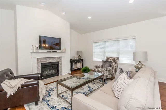 $599,000 | 67 Lakepointe Way, Saratoga Springs, NY 12866