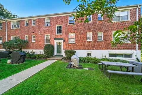 $374,999 | 31 Fieldstone Drive, Unit D1, Hartsdale, NY 10530