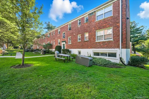 $374,999 | 31 Fieldstone Drive, Unit D1, Hartsdale, NY 10530