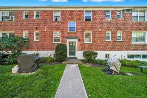 $374,999 | 31 Fieldstone Drive, Unit D1, Hartsdale, NY 10530