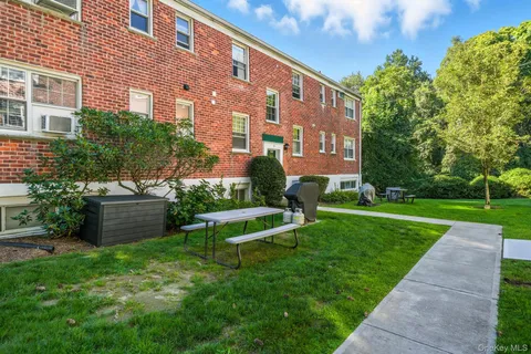 $374,999 | 31 Fieldstone Drive, Unit D1, Hartsdale, NY 10530