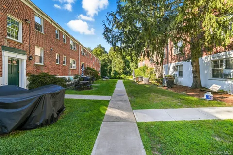 $374,999 | 31 Fieldstone Drive, Unit D1, Hartsdale, NY 10530