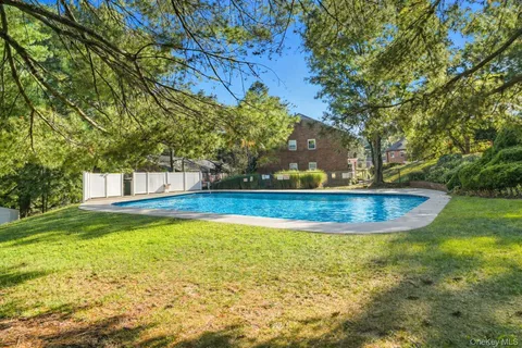 $374,999 | 31 Fieldstone Drive, Unit D1, Hartsdale, NY 10530