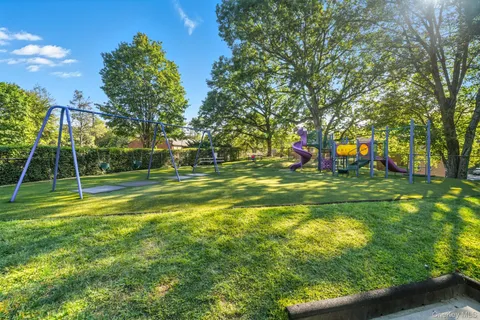 $374,999 | 31 Fieldstone Drive, Unit D1, Hartsdale, NY 10530