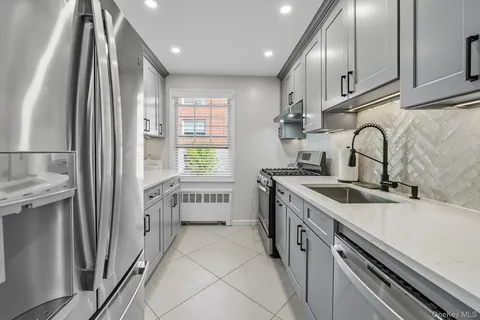 $374,999 | 31 Fieldstone Drive, Unit D1, Hartsdale, NY 10530