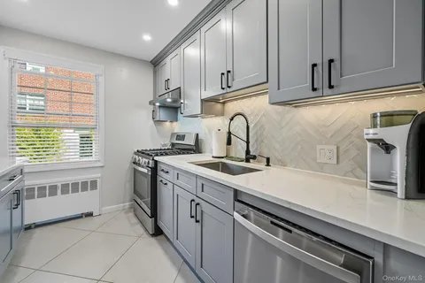 $374,999 | 31 Fieldstone Drive, Unit D1, Hartsdale, NY 10530