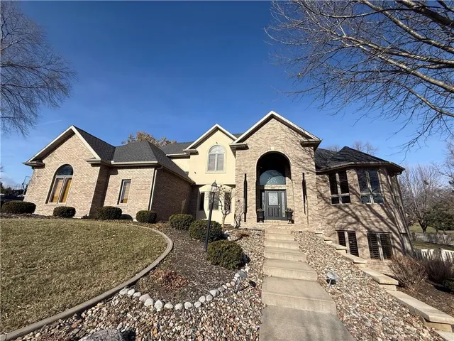 $799,900 | 5007 Mission Drive South, St. Joseph, MO 64505