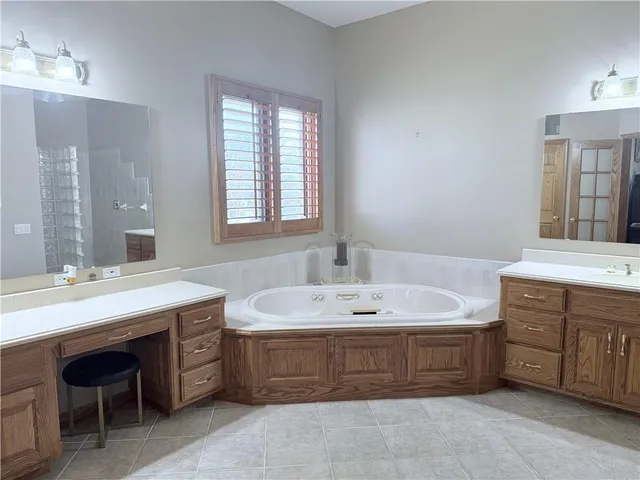 $799,900 | 5007 Mission Drive South, St. Joseph, MO 64505