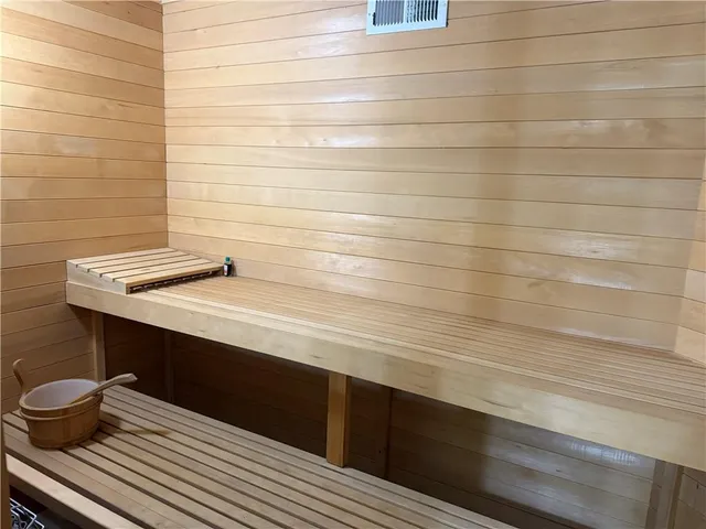 $799,900 | 5007 Mission Drive South, St. Joseph, MO 64505