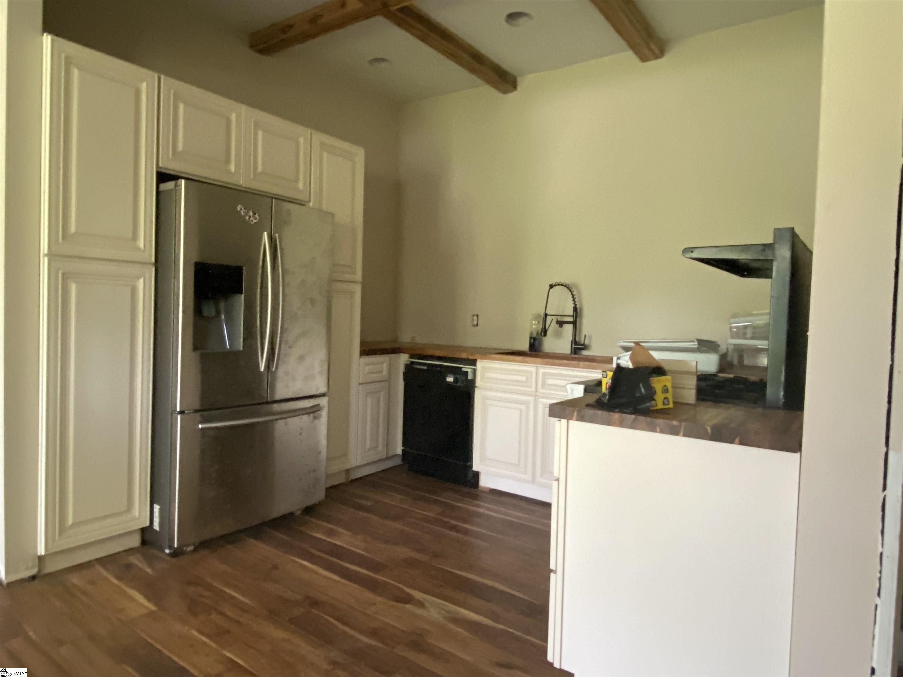 144 East Victoria Road Spartanburg, SC 29301 - Photo 2 of 23