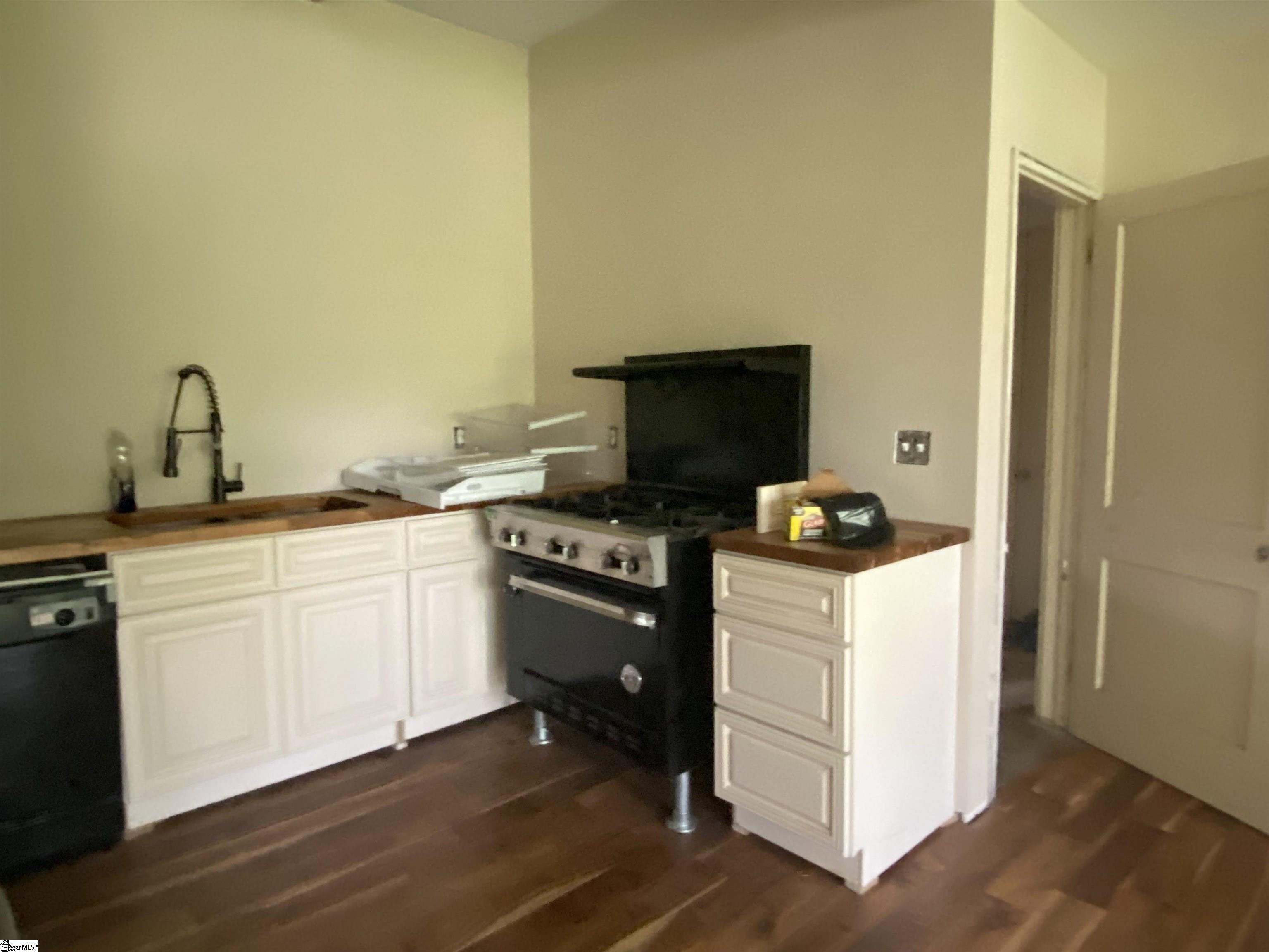 144 East Victoria Road Spartanburg, SC 29301 - Photo 3 of 23