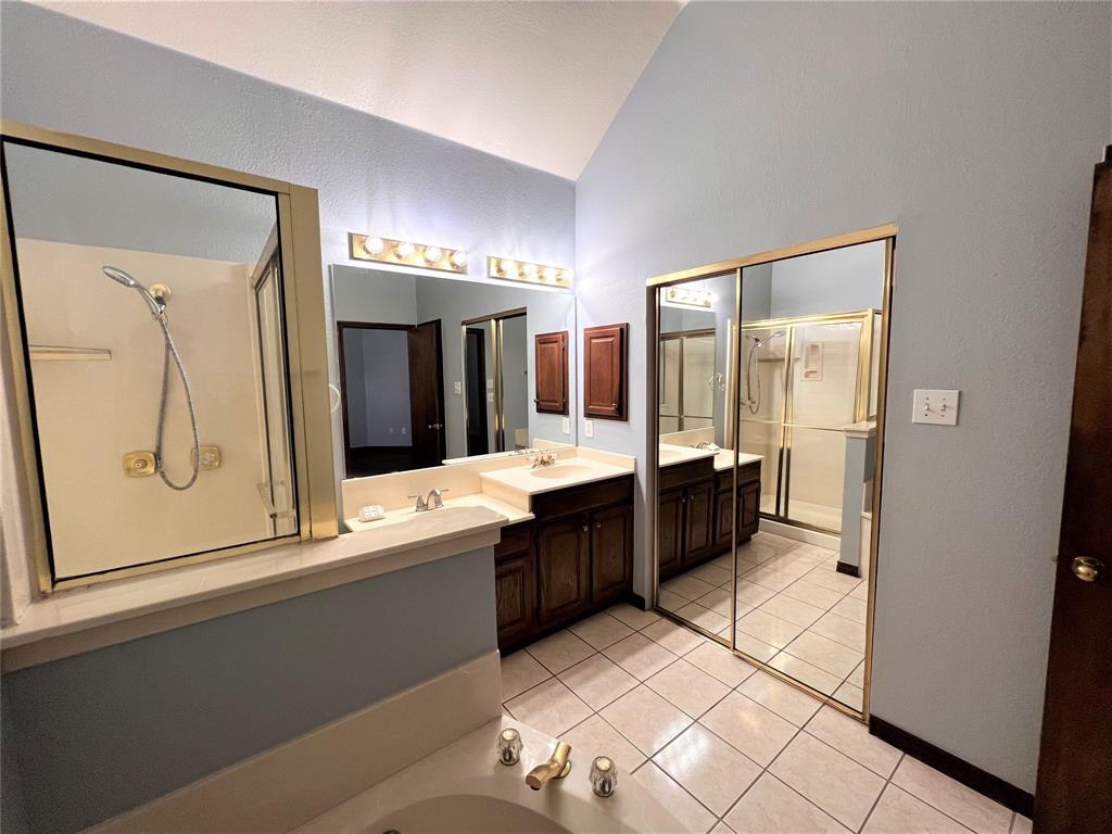 738 Ridgemont Drive Allen, TX 75002 - Photo 9 of 21 Bathroom