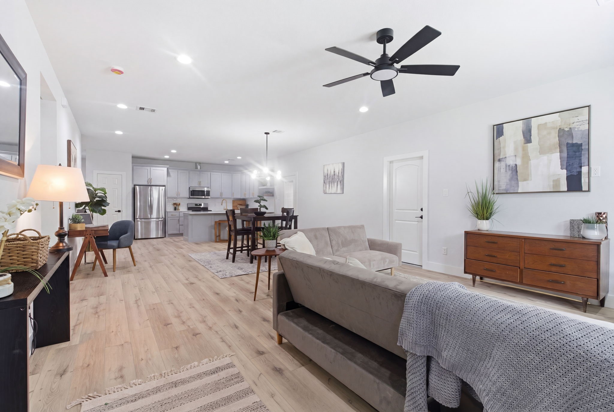 7040 Kinney Street Houston, TX 77087 - Photo 3 of 48