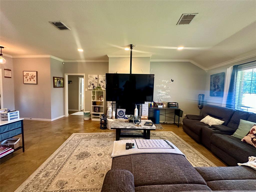 10504 Whitney Trace Drive Waco, TX 76708 - Photo 4 of 36 a living room with furniture and a flat screen tv