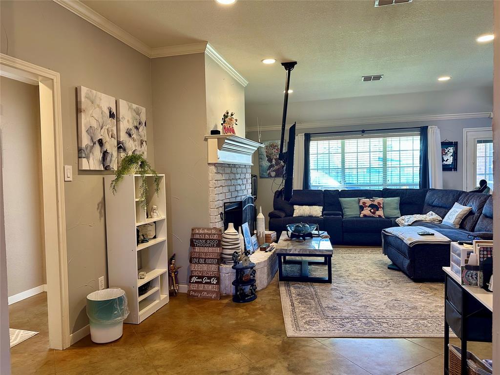 10504 Whitney Trace Drive Waco, TX 76708 - Photo 6 of 36 a living room with furniture