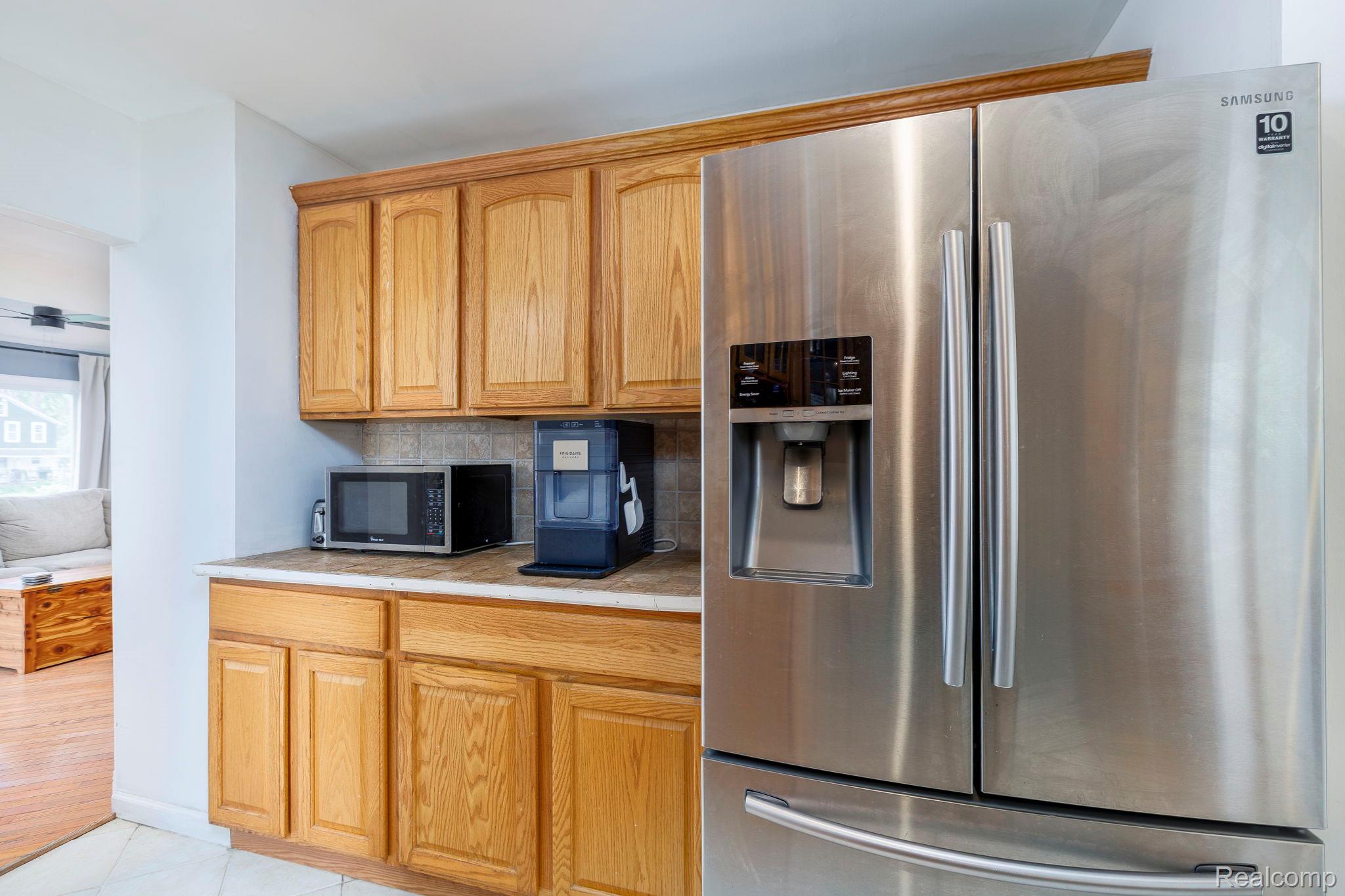 401 Pointe Tremble Road Algonac, MI 48001 - Photo 21 of 40 Stainless steel French door refrigerator with an external ice and water dispenser