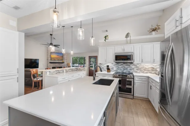 $2,950 | 267 East Rainbow Ridge Circle, Spring, TX 77381