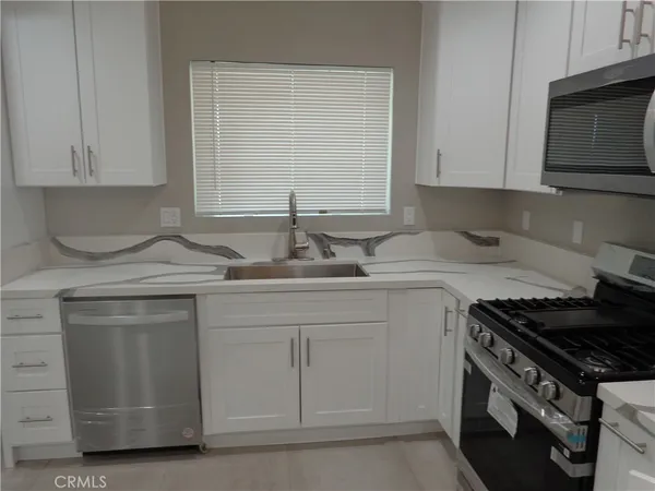 $464,900 | 12744 Running Deer Road, Apple Valley, CA 92308
