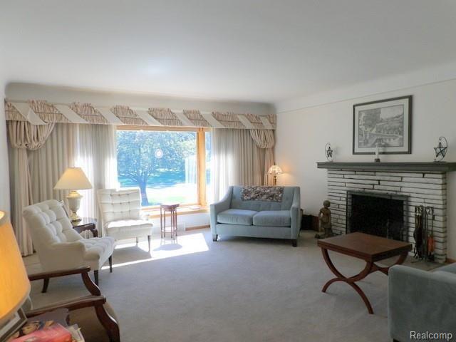 19226 Champaign Road Allen Park, MI 48101 - Photo 24 of 78 24. LOTS OF NATURAL LIGHT!