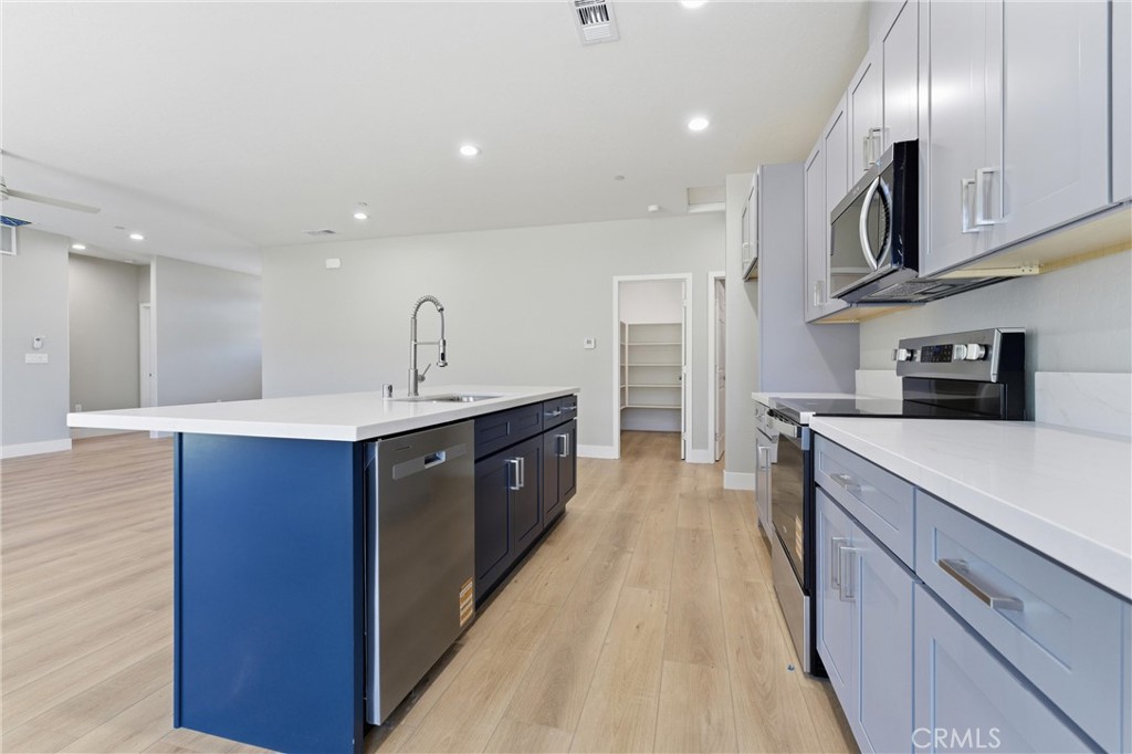 22613 Royal Tehachapi, CA 93561 - Photo 6 of 27