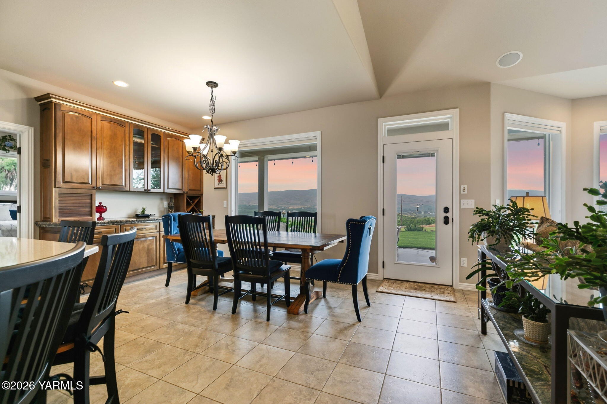 6360 Naches Heights Road Yakima, WA 98908 - Photo 22 of 38 Dining