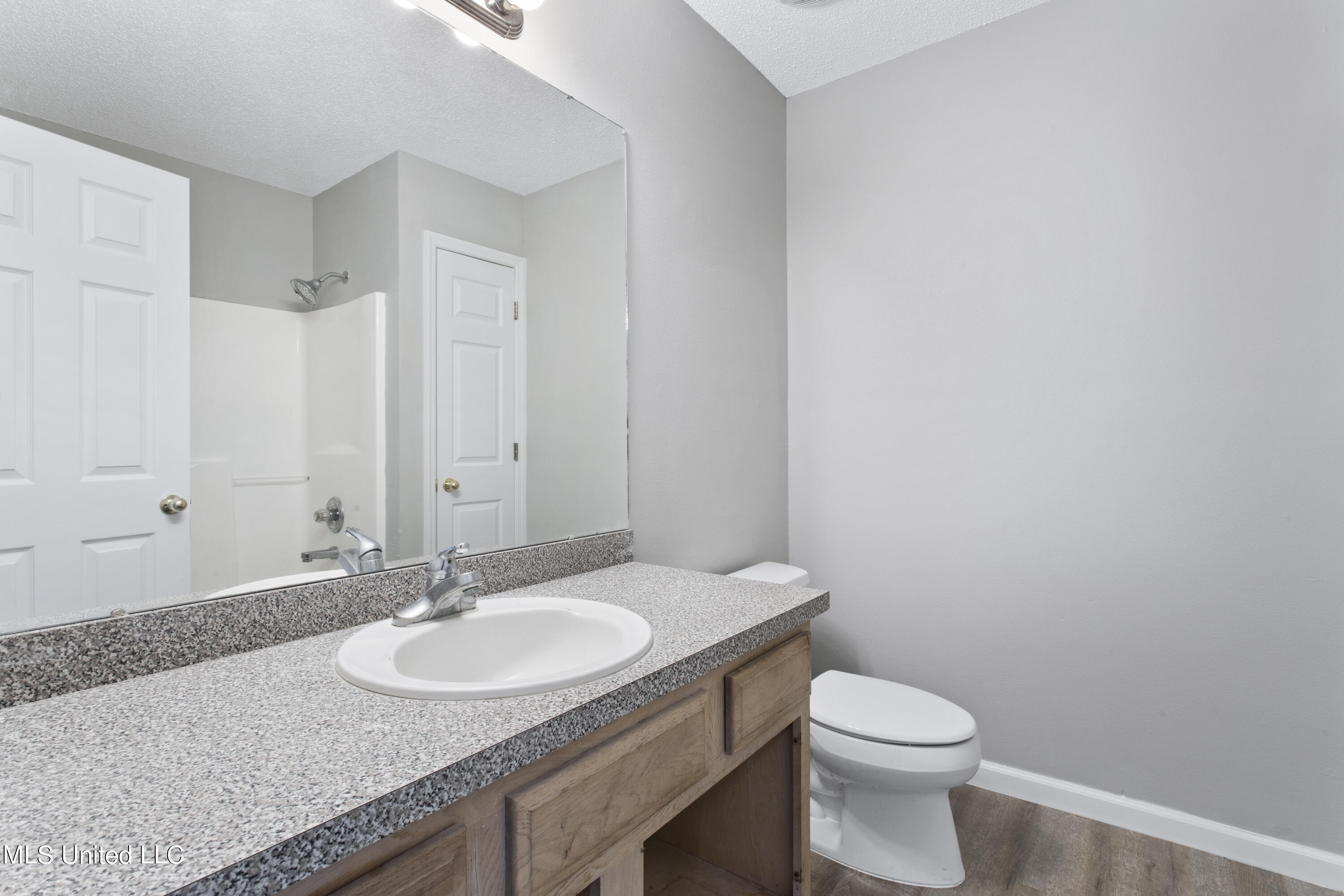 13907 Omega Road Vancleave, MS 39565 - Photo 15 of 27 Primary Full bathroom