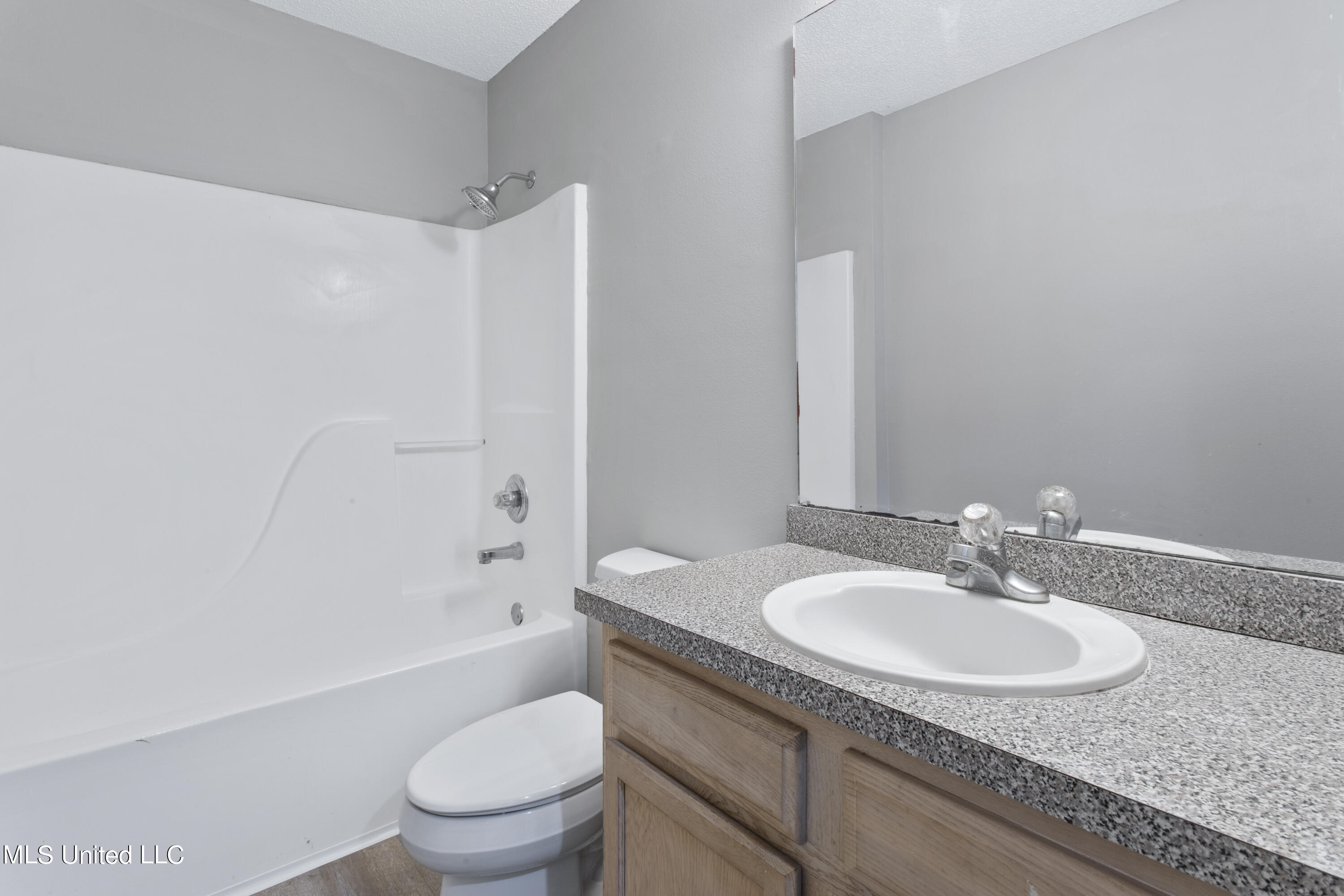 13907 Omega Road Vancleave, MS 39565 - Photo 19 of 27 Guest Full Bathroom