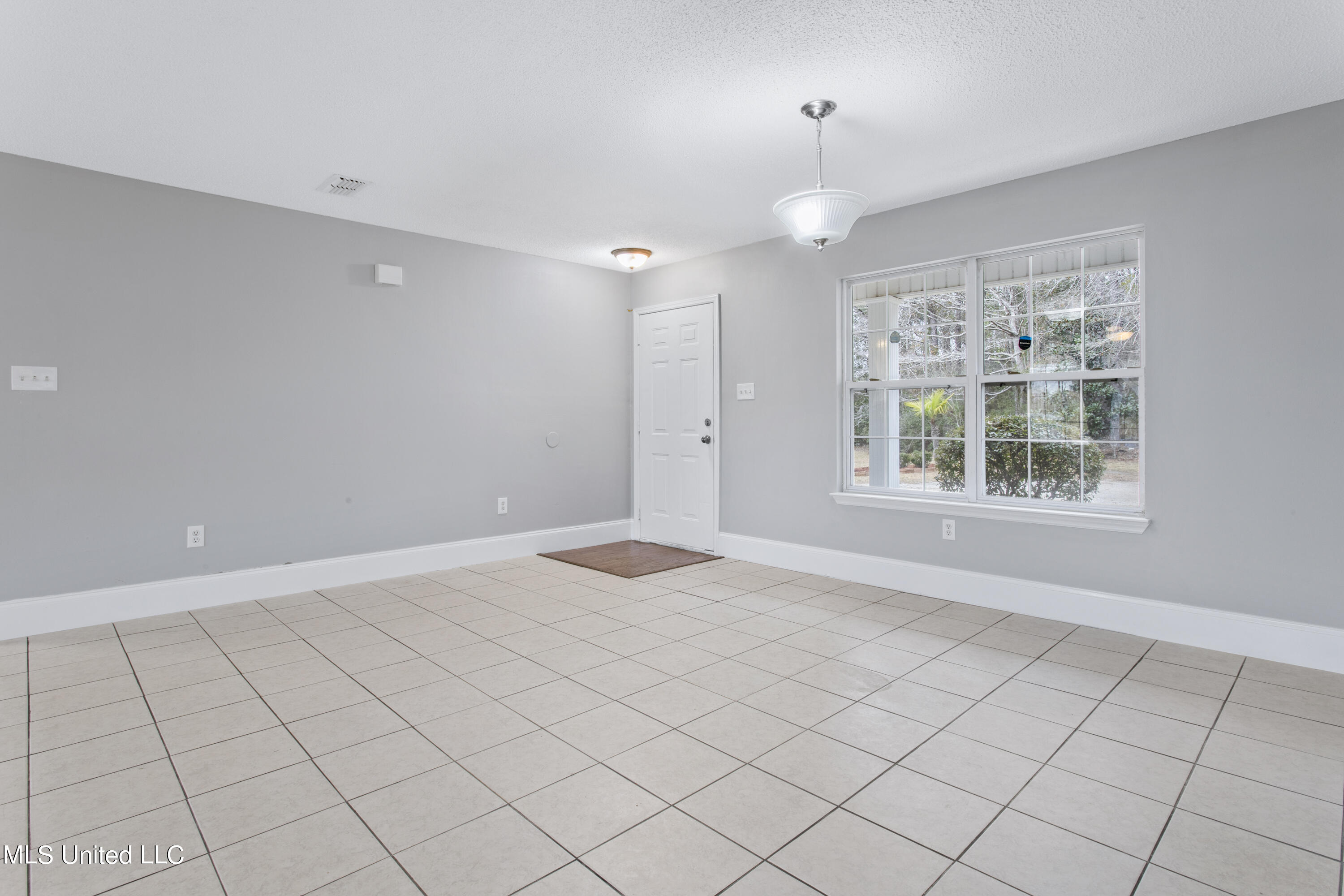 13907 Omega Road Vancleave, MS 39565 - Photo 4 of 27 Living Area