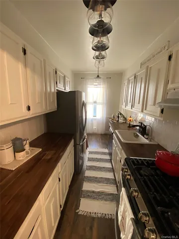 $409,000 | 141 Wyckoff Place, Unit 6E, Woodmere, NY 11598