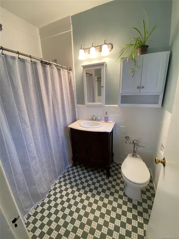 $409,000 | 141 Wyckoff Place, Unit 6E, Woodmere, NY 11598