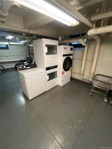 $409,000 | 141 Wyckoff Place, Unit 6E, Woodmere, NY 11598