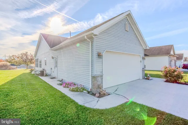 $218,000 | 33 Lantern Lane, Shippensburg, PA 17257