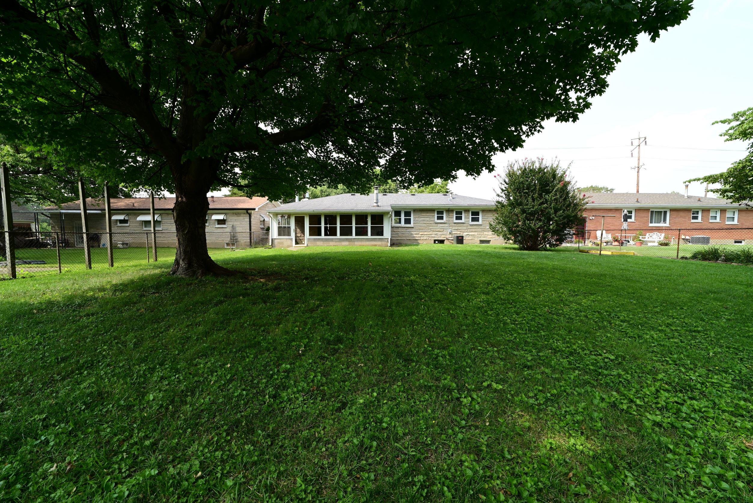 2012 Farnsley Road Louisville, KY 40216 - Photo 26 of 29 Back1