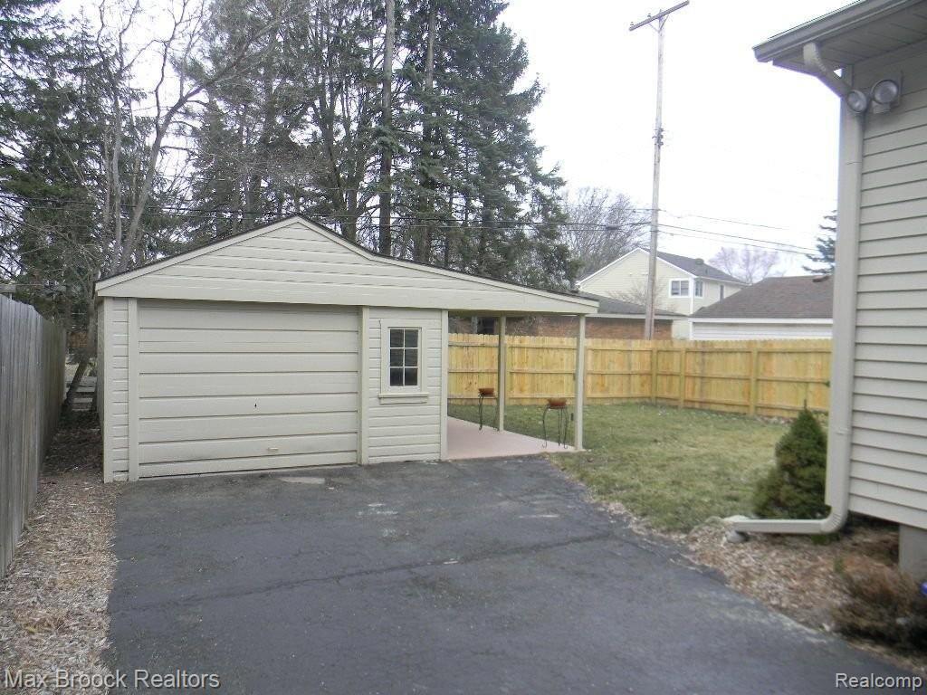 1456 Villa Road Birmingham, MI 48009 - Photo 9 of 10 *VIEW INTO YARD*