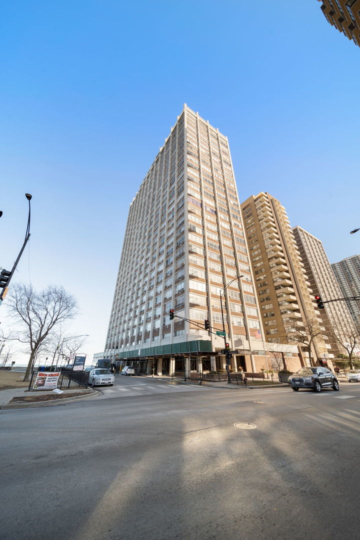 6171 North Sheridan Road, Unit 2407 Chicago, IL 60660 - Photo 14 of 15