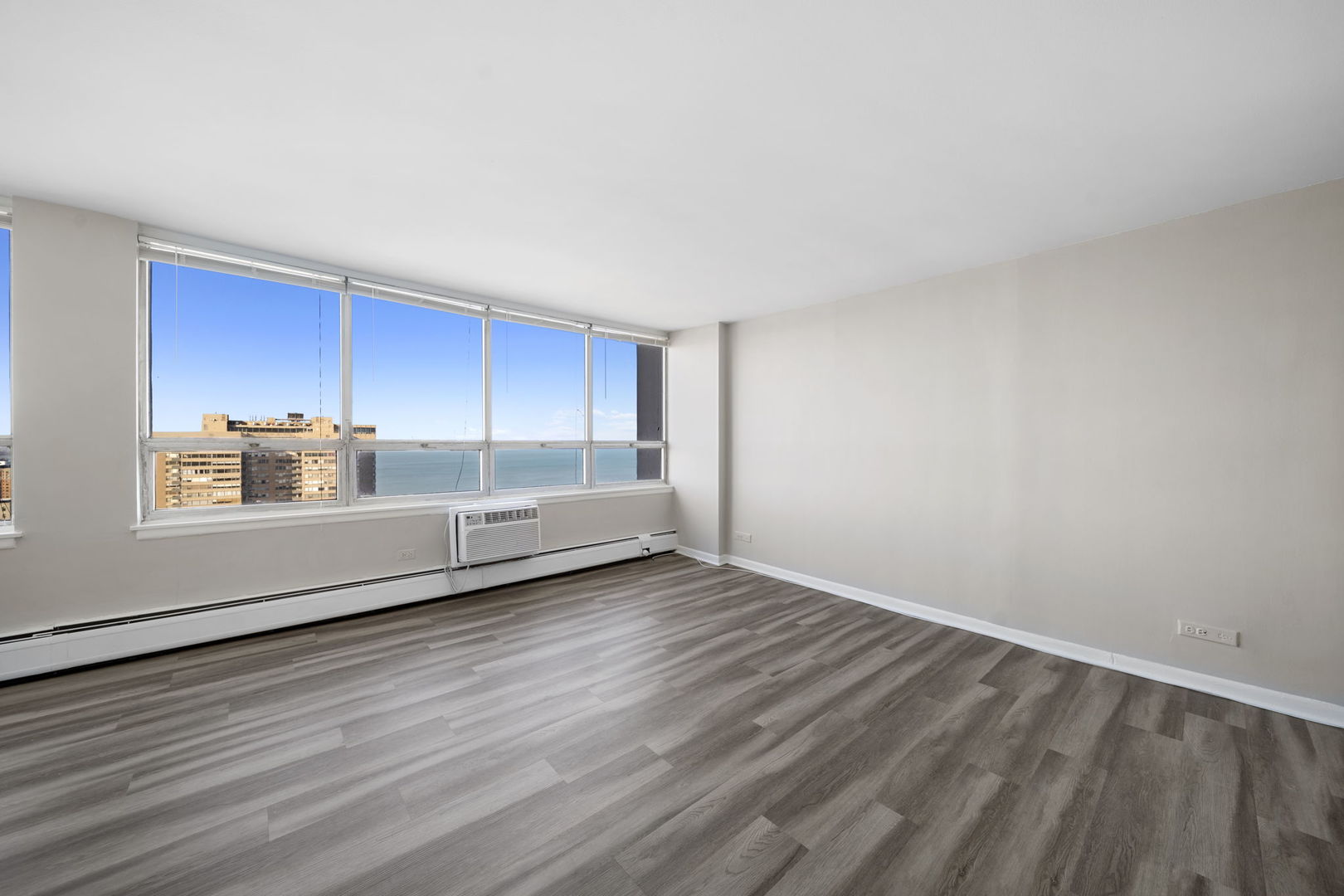 6171 North Sheridan Road, Unit 2407 Chicago, IL 60660 - Photo 4 of 15