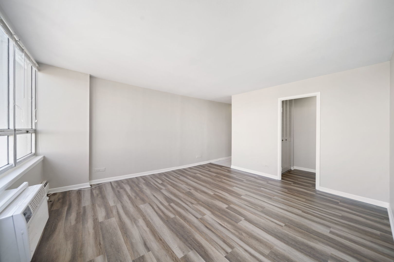 6171 North Sheridan Road, Unit 2407 Chicago, IL 60660 - Photo 5 of 15