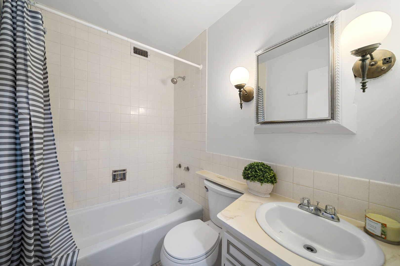 6171 North Sheridan Road, Unit 2407 Chicago, IL 60660 - Photo 7 of 15