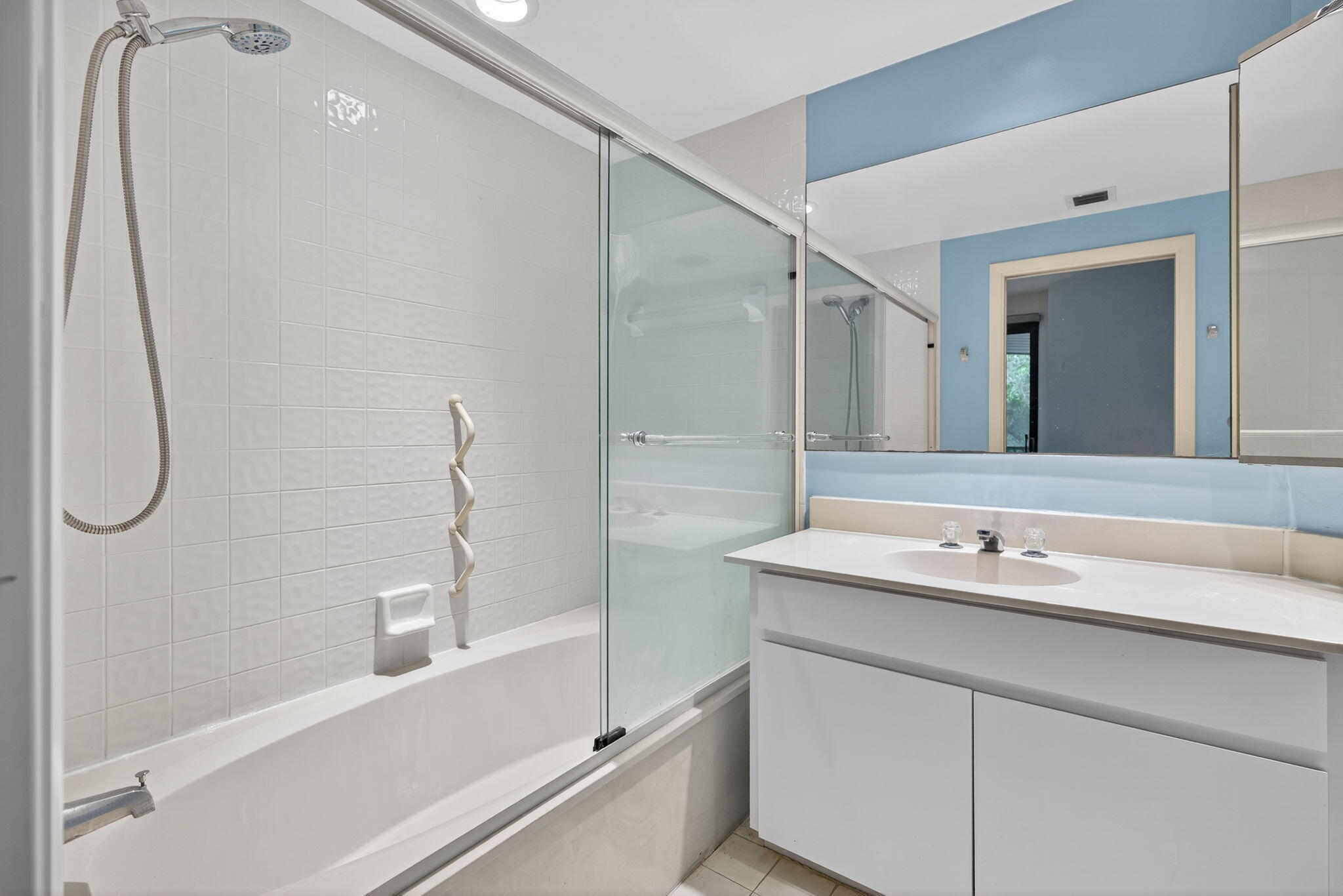 221 Northeast Plantation Road, Unit 213 Stuart, FL 34996 - Photo 23 of 44 a bathroom with a tub sink and mirror
