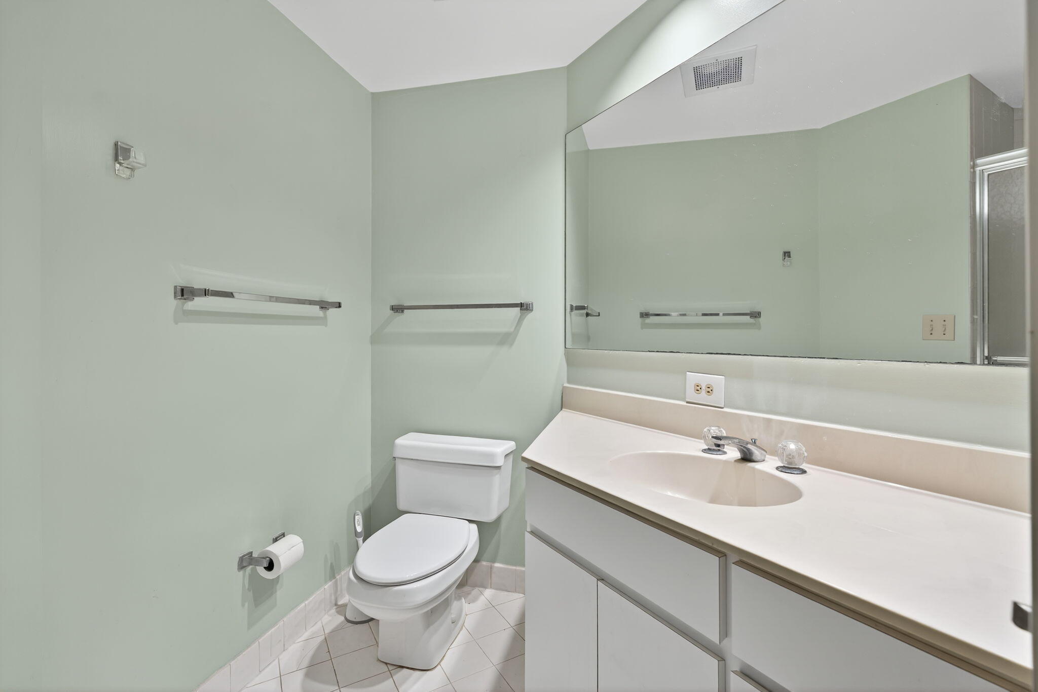 221 Northeast Plantation Road, Unit 213 Stuart, FL 34996 - Photo 31 of 44 a bathroom with a sink a toilet and a mirror