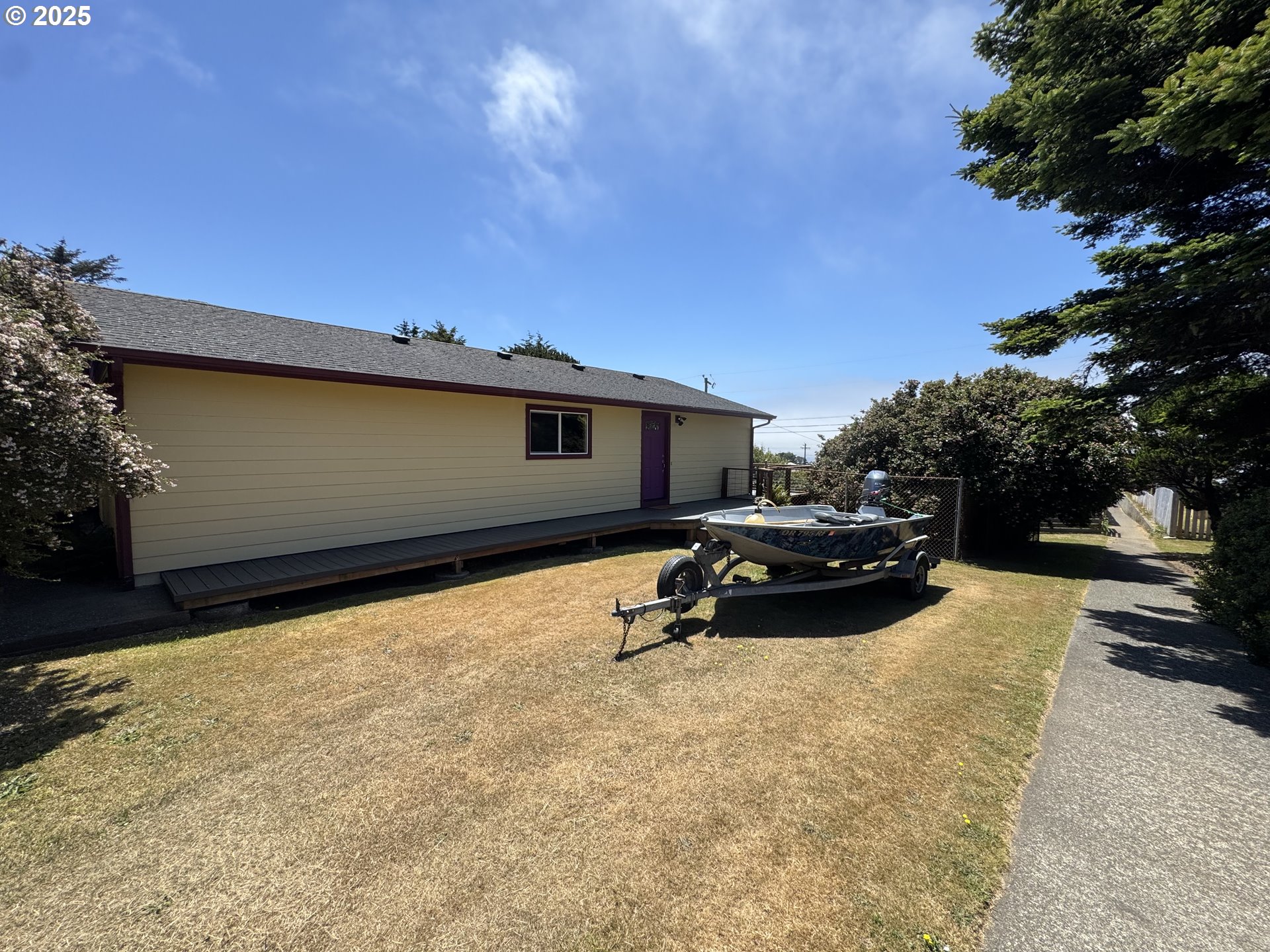 30388 Hillside Terrace Gold Beach, OR 97444 - Photo 4 of 43