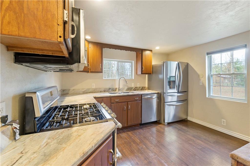 130 Hampton Road Mill Run, PA 15464 - Photo 5 of 50