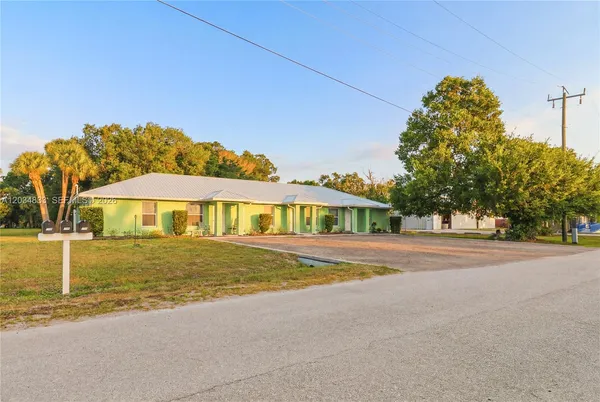 $1,160,000 | 810 Southwest 2nd Street, Okeechobee, FL 34974