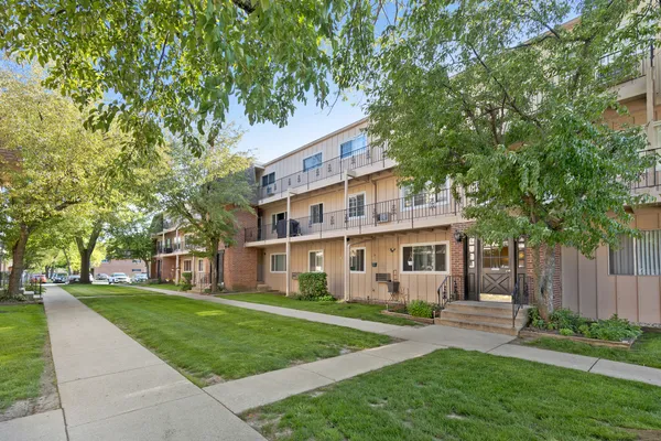 $147,000 | 2508 West Algonquin Road, Unit 16, Rolling Meadows, IL 60008